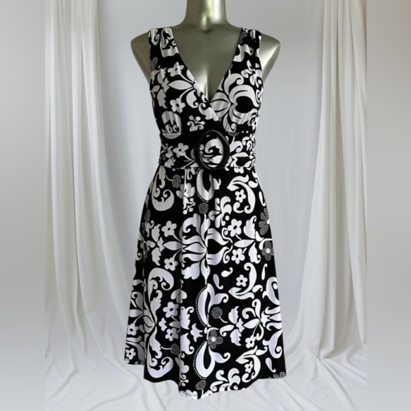 ✅Black &  White Floral Dress - Picture 2 of 15